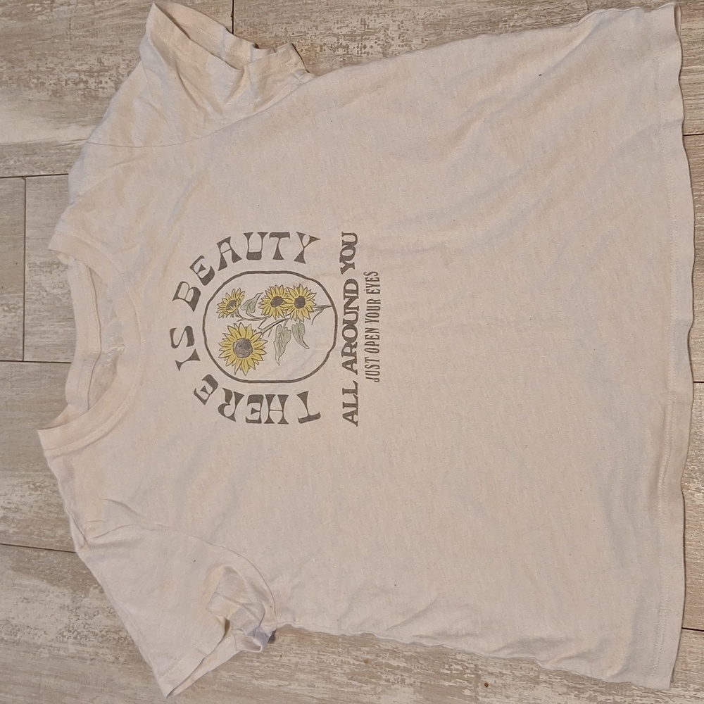 American eagle  t shirt  size medium